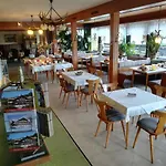 Waldhaus Отель *