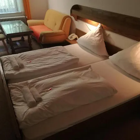 Waldhaus Hotel *