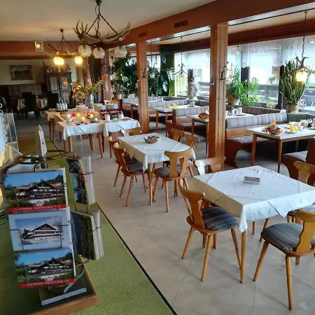 Waldhaus Hotel *