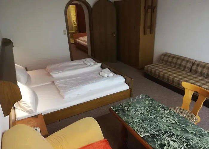 Waldhaus Hotel *